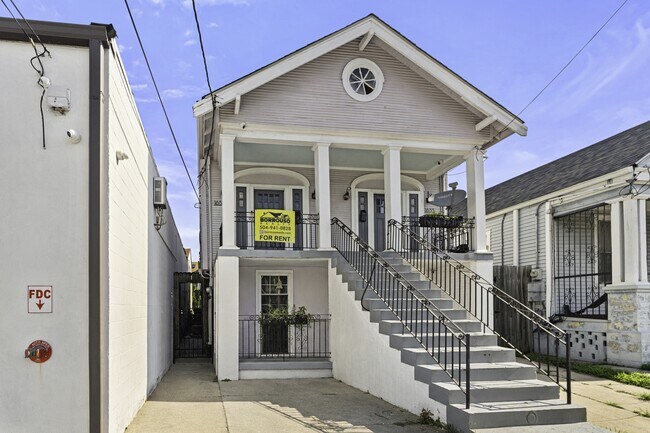 property at 1653 Treasure St