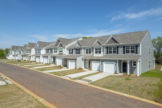 Arbor Mill Townhomes in Piedmont, SC - Building Photo - Building Photo