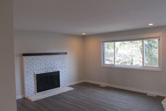 1716 Sunset Dr in Burlington, WA - Building Photo - Building Photo