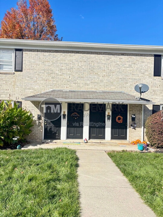 302 Lincoln Ave in Ephrata, PA - Building Photo