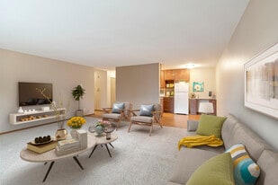 840 W 65th St, Unit 003