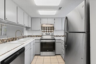 220 W Saltwood Pl in Jacksonville, NC - Building Photo - Building Photo