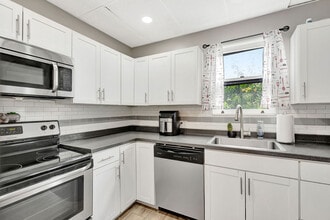3242 Stanhope Ave in Cincinnati, OH - Building Photo - Building Photo