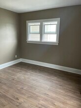 5633 W Rogers St, Unit Remodeled 2bed-1bath in West Allis, WI - Building Photo - Building Photo