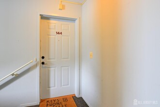 144 Keswick Dr in Piscataway, NJ - Building Photo - Building Photo
