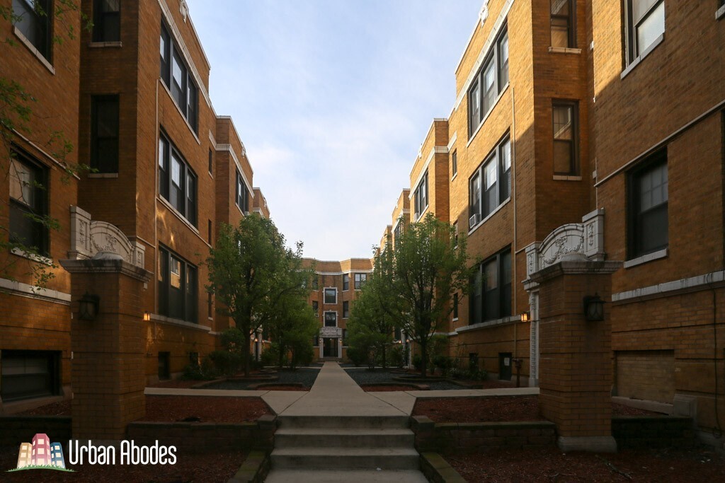 725 W Barry Ave, Unit M032 in Chicago, IL - Foto de edificio