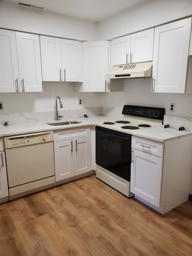71 Aiken St, Unit 3 B in Norwalk, CT - Building Photo - Building Photo