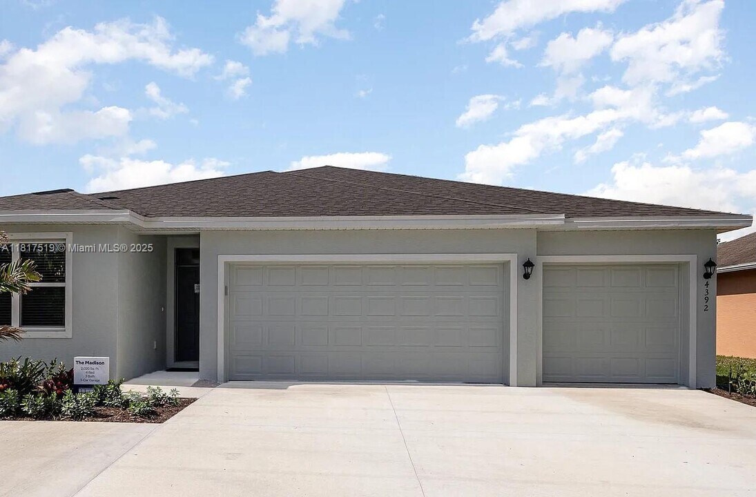 1314 SW Hebner Ave in Port St. Lucie, FL - Building Photo