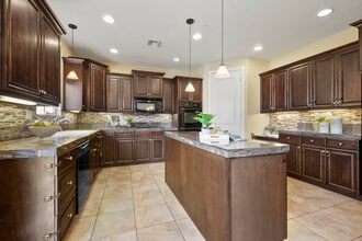 3436 Laurashawn Ln in Escondido, CA - Foto de edificio - Building Photo
