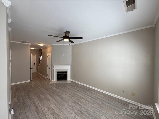 2043 Lennox Square Rd in Charlotte, NC - Building Photo - Building Photo