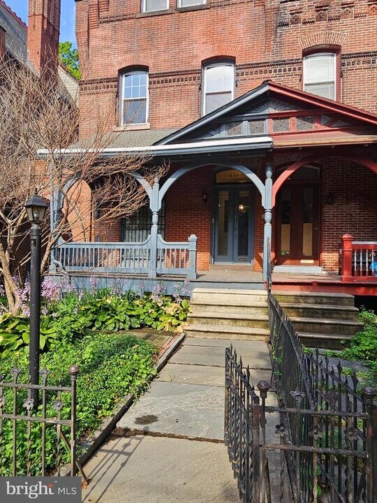426 S 42nd St in Philadelphia, PA - Foto de edificio