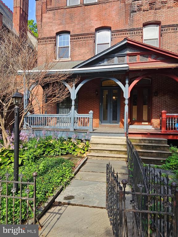 property at 426 S 42nd St