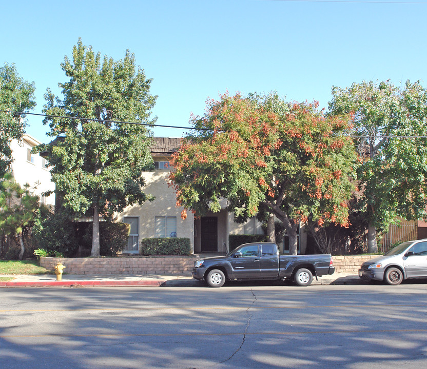 21747 Lassen St in Chatsworth, CA - Building Photo