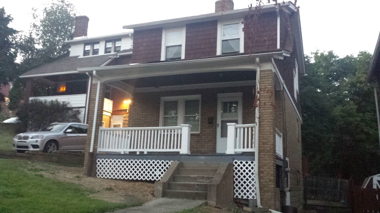 2419 Saranac Ave in Pittsburgh, PA - Building Photo