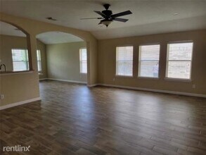 6110 Moran Crest Dr in Spring, TX - Building Photo - Building Photo