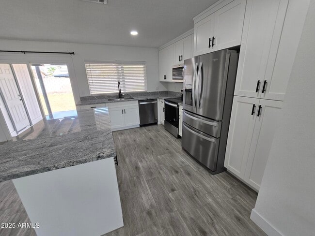 2608 E Michelle Dr in Phoenix, AZ - Building Photo - Building Photo