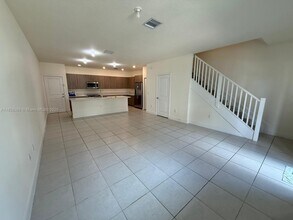 4617 NW 83rd Path in Doral, FL - Building Photo - Building Photo
