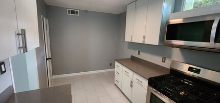 415 Willow Ln, Unit 5 in Decatur, GA - Foto de edificio - Building Photo
