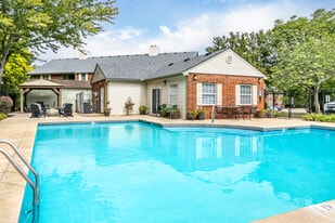 Burr Oak Woods in Blue Springs, MO - Building Photo
