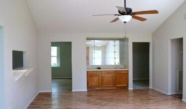 135 Singleton St in Freeport, TX - Building Photo - Building Photo