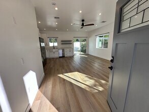 3617 W Victory Blvd in Burbank, CA - Building Photo - Building Photo