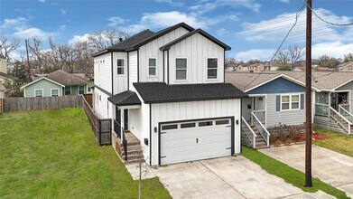 3513 Omega St in Houston, TX - Building Photo - Building Photo