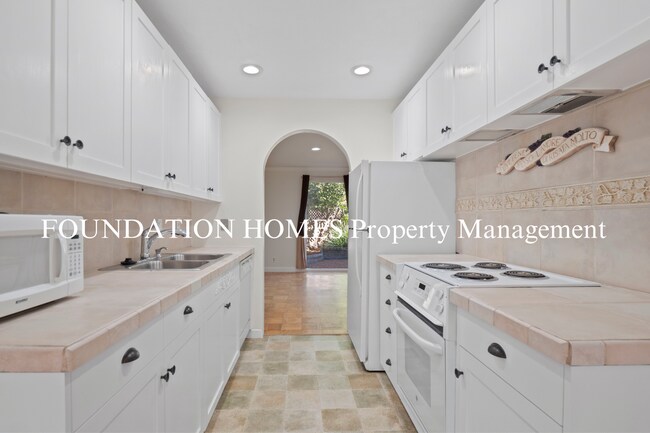 908 Lea Dr in San Rafael, CA - Foto de edificio - Building Photo