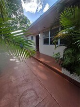 2832 SW 37th Ave in Miami, FL - Building Photo - Building Photo
