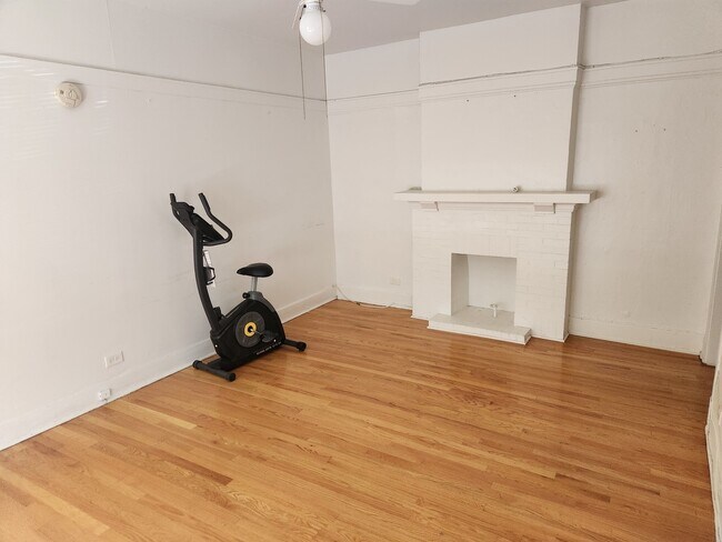 3950 N Fremont St-Unit -1 in Chicago, IL - Building Photo - Building Photo