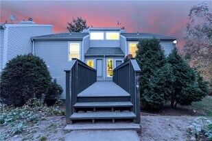 31 Pheasant Run, Unit 31 in Cromwell, CT - Building Photo