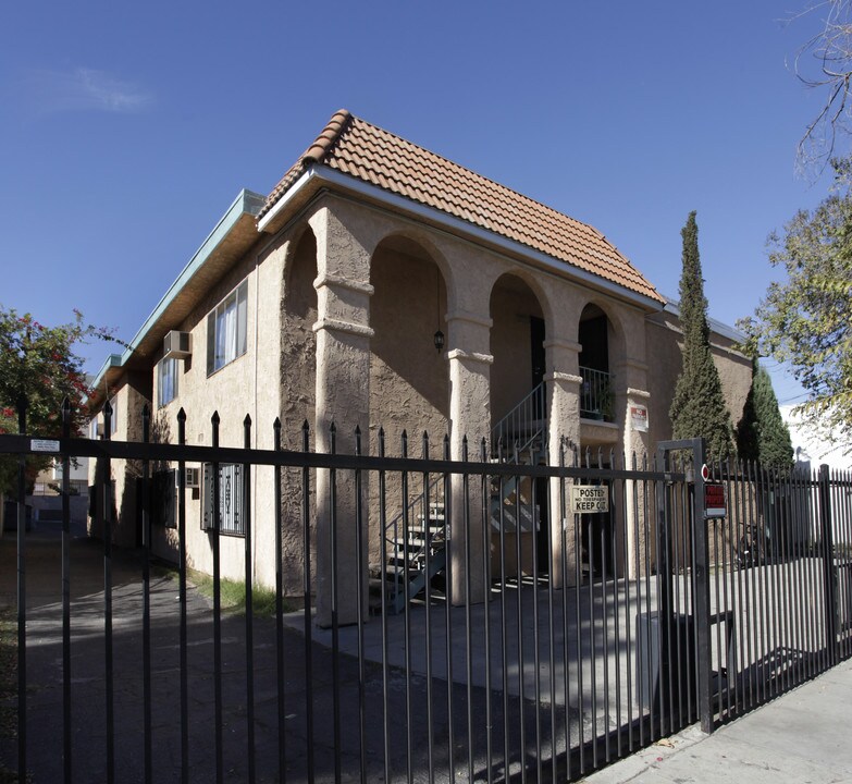 6747 Agnes Ave in North Hollywood, CA - Foto de edificio