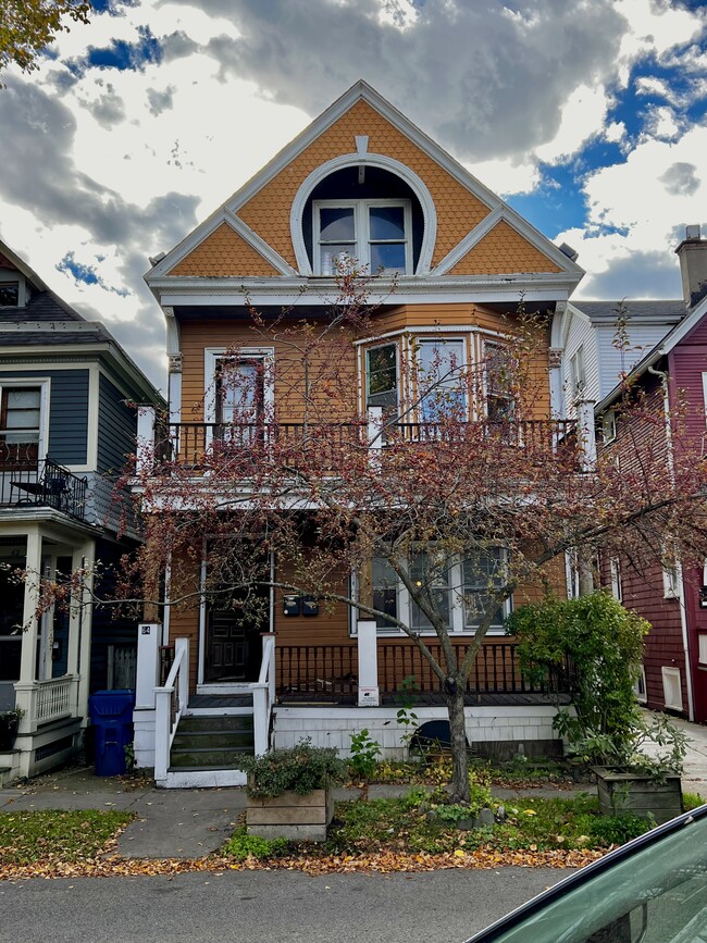 64 Cottage St, Unit Upper in Buffalo, NY - Foto de edificio - Building Photo