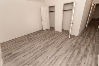 5731 Post Oak Manor Dr in Houston, TX - Building Photo - Building Photo