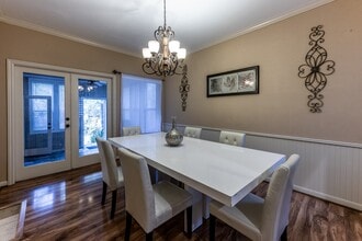 422 River Oaks Dr in Huntsville, TX - Building Photo - Building Photo