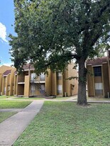 Springhill in Houston, TX - Building Photo