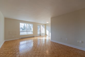 The Village Squire Apartments in Markham, ON - Building Photo - Building Photo