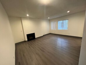 3715 S Canfield Ave, Unit 106 in Los Angeles, CA - Building Photo - Building Photo