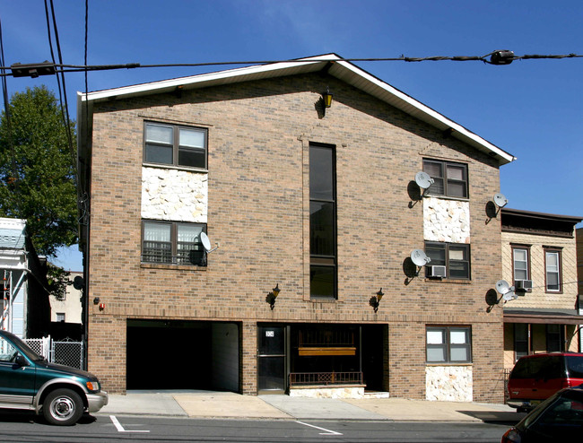 304-306 71st St in Guttenberg, NJ - Foto de edificio - Building Photo