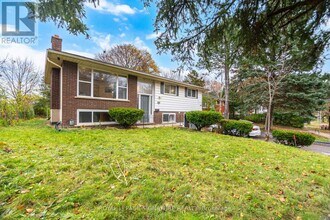 406 Tamarack Dr in Waterloo, ON - Building Photo - Building Photo