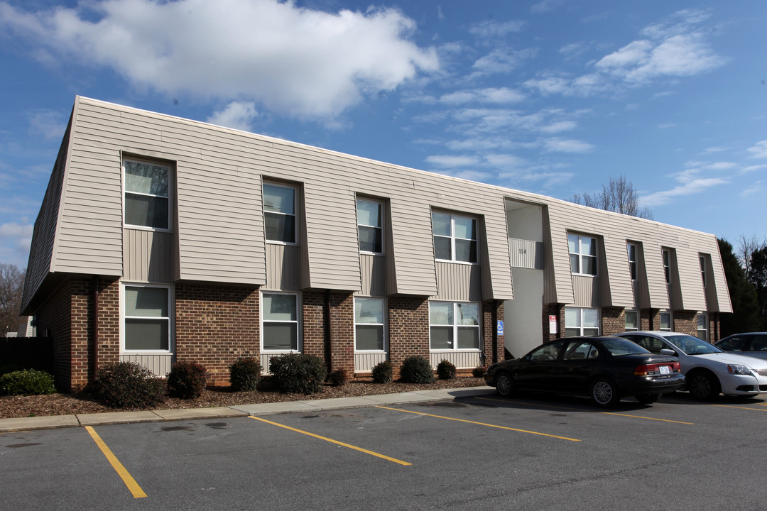 Clancy Hills Apartments in Salisbury, NC - Building Photo