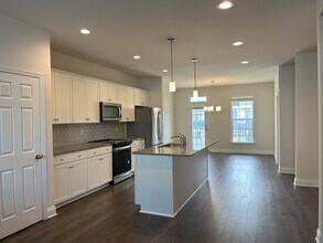 6813 Dunton Rd in Chesterfield, VA - Foto de edificio - Building Photo