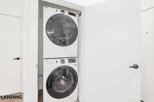 2623 Keene St, Unit 518 in Houston, TX - Building Photo