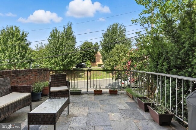 property at 4717 6th St NE