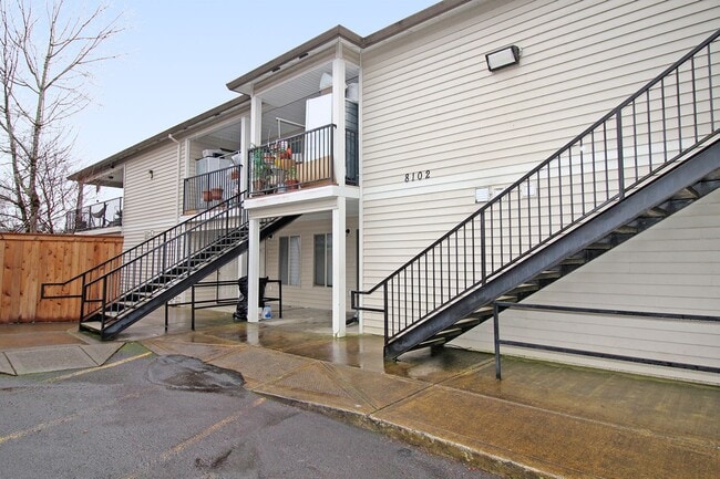 8102 SE Lambert St in Portland, OR - Building Photo - Building Photo
