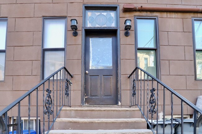 131 Madison St in Hoboken, NJ - Foto de edificio - Building Photo