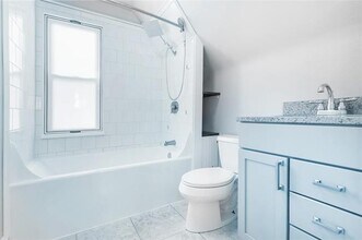 615 Pine St, Unit 2 in Madison, WI - Building Photo - Building Photo