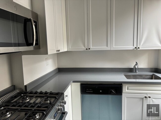property at 55 W 55th St