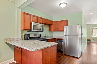 2436 W Fillmore St in Chicago, IL - Building Photo - Building Photo
