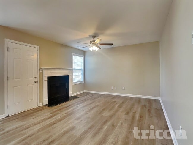 800 Betsy Ross Trail in Hampton, GA - Foto de edificio - Building Photo