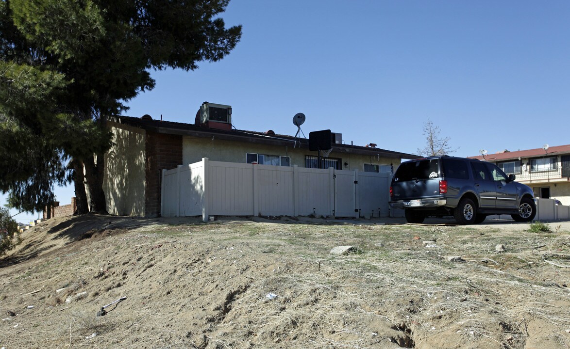 Tao Terrace in Apple Valley, CA - Building Photo